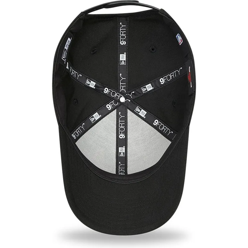 cappelli-curva-nero-snapback-9forty-black-and-gold-dei-chicago-bulls-nba-di-new-era cappelli-curva-nero-snapback-9forty-black-and-gold-dei-chicago-bulls-nba-di-new-era