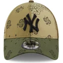cappelli-curva-verde-cinghia-regolabile-9forty-paisley-print-dei-new-york-yankees-mlb-di-new-era