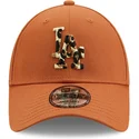 cappellino-curvo-marrone-regolabile-9forty-camo-infill-dei-los-angeles-dodgers-mlb-di-new-era