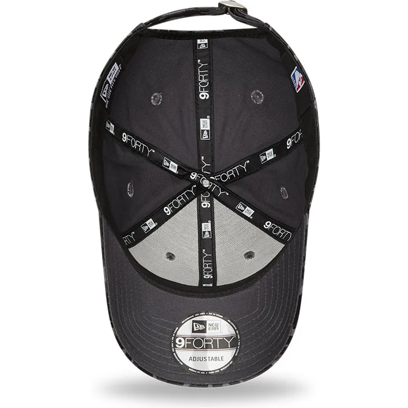 cappelli-curva-mimetizzazione-cinghia-regolabile-negro-9forty-all-over-camo-dei-chicago-bulls-nba-di-new-era cappelli-curva-mimetizzazione-cinghia-regolabile-negro-9forty-all-over-camo-dei-chicago-bulls-nba-di-new-era