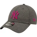 cappelli-curva-grigio-cinghia-regolabile-rosa-9forty-shadow-tech-dei-new-york-yankees-mlb-di-new-era