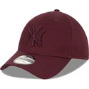 cappelli-curva-rosso-snapback-granate-granate-9forty-league-essential-dei-new-york-yankees-mlb-di-new-era