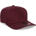 cappelli-curva-rosso-snapback-granate-granate-9fifty-stretch-snap-dei-new-york-yankees-mlb-di-new-era