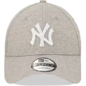 cappelli-curva-grigio-cinghia-regolabile-9forty-jersey-dei-new-york-yankees-mlb-di-new-era