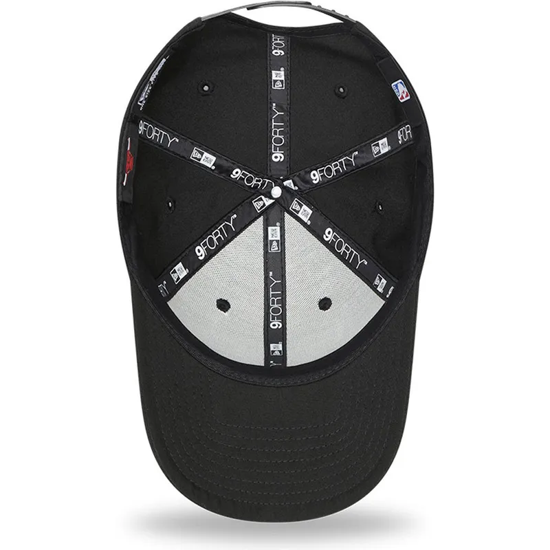 cappelli-curva-nero-snapback-9forty-black-base-dei-chicago-bulls-nba-di-new-era