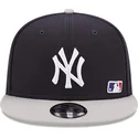cappello-piatto-blu-marino-e-grigio-snapback-9fifty-team-arch-di-new-york-yankees-mlb-di-new-era