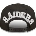 cappello-piatto-nero-e-grigio-snapback-9fifty-team-arch-dei-las-vegas-raiders-nfl-di-new-era
