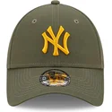 cappellino-curvo-verde-regolabile-con-logo-giallo-9forty-league-essential-dei-new-york-yankees-mlb-di-new-era