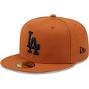 cappello-piatto-marrone-aderente-con-logo-blu-navy-59fifty-league-essential-dei-los-angeles-dodgers-mlb-di-new-era