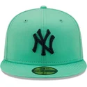 cappello-piatto-blu-aderente-con-logo-blu-navy-59fifty-league-essential-dei-new-york-yankees-mlb-di-new-era