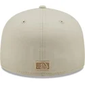 cappello-piatto-grigio-regolabile-con-logo-marrone-59fifty-league-essential-dei-new-york-yankees-mlb-di-new-era