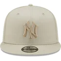 cappellino-grigio-snapback-piatto-con-logo-grigio-9fifty-league-essential-dei-new-york-yankees-mlb-di-new-era
