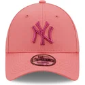 cappelli-curva-rosa-cinghia-regolabile-9forty-league-essential-dei-new-york-yankees-mlb-di-new-era