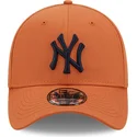 cappelli-curva-marrone-regolato-39thirty-league-essential-dei-new-york-yankees-mlb-di-new-era