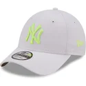 cappellino-grigio-regolabile-con-visiera-curva-e-logo-verde-9forty-neon-pack-dei-new-york-yankees-mlb-di-new-era