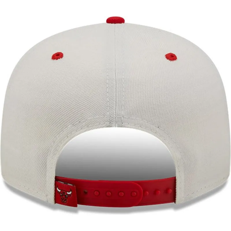 cappello-piatto-bianco-e-rosso-snapback-9fifty-white-crown-di-chicago-bulls-nba-di-new-era
