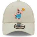 cappellino-curvo-beige-regolabile-9forty-sporty-di-patrick-stella-spongebob-di-new-era