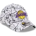 cappelli-curva-bianco-cinghia-regolabile-9forty-marble-dei-los-angeles-lakers-nba-di-new-era