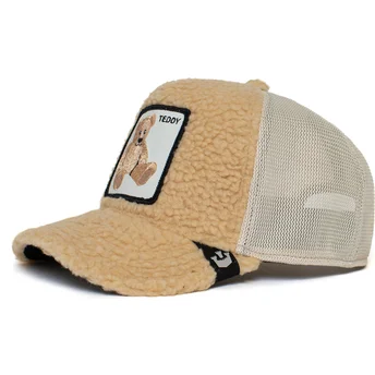 gorra-trucker-beige-in-pelliccia-di-pecora-con-orso-di-peluche-teddy-first-best-friend-the-farm-di-goorin-bros