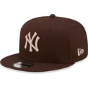 cappelli-piatta-marrone-snapback-9fifty-league-essential-dei-new-york-yankees-mlb-di-new-era