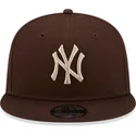 cappelli-piatta-marrone-snapback-9fifty-league-essential-dei-new-york-yankees-mlb-di-new-era
