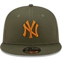 new-era-flat-brim-orange-logo-9fifty-league-essential-new-york-yankees-mlb-green-snapback-cap