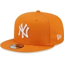 cappellino-arancione-snapback-9fifty-league-essential-dei-new-york-yankees-mlb-di-new-era
