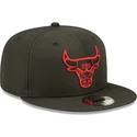 cappello-snapback-nero-con-visiera-piatta-e-logo-rosso-9fifty-neon-pack-dei-chicago-bulls-nba-di-new-era