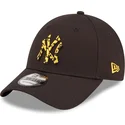 cappellino-curvo-nero-regolabile-con-logo-giallo-9forty-seasonal-infill-di-new-york-yankees-mlb-di-new-era