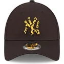 cappellino-curvo-nero-regolabile-con-logo-giallo-9forty-seasonal-infill-di-new-york-yankees-mlb-di-new-era
