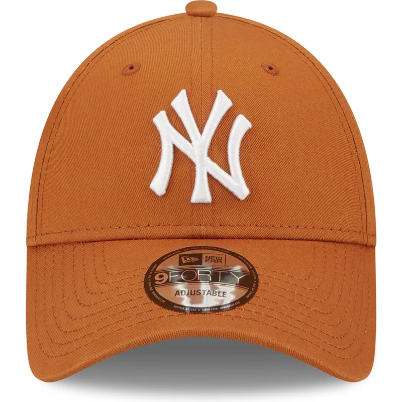 cappelli-curva-marrone-cinghia-regolabile-9forty-league-essential-dei-new-york-yankees-mlb-di-new-era