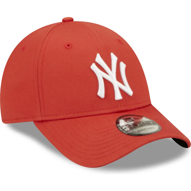 cappelli-curva-rosso-cinghia-regolabile-9forty-league-essential-dei-new-york-yankees-mlb-di-new-era