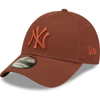 New Era Curved Brim Brown Logo 9FORTY League Essential New York Yankees MLB Brown Adjustable Cap