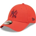 cappellino-curvo-rosso-regolabile-con-logo-blu-navy-9forty-seasonal-infill-dei-new-york-yankees-mlb-di-new-era