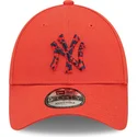 cappellino-curvo-rosso-regolabile-con-logo-blu-navy-9forty-seasonal-infill-dei-new-york-yankees-mlb-di-new-era