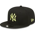 cappelli-piatta-nero-snapback-9fifty-league-essential-dei-new-york-yankees-mlb-di-new-era