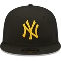 cappellino-piatto-nero-snapback-con-logo-giallo-9fifty-league-essential-dei-new-york-yankees-mlb-di-new-era