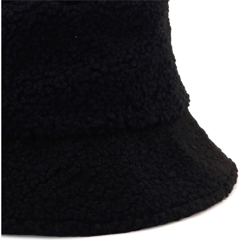secchi-nero-dei-bucket-negro-core-winter-di-puma