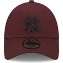 cappelli-curva-rosso-cinghia-regolabile-granate-9forty-league-essential-dei-new-york-yankees-mlb-di-new-era