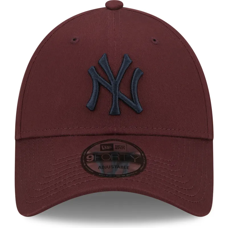 cappelli-curva-rosso-cinghia-regolabile-granate-9forty-league-essential-dei-new-york-yankees-mlb-di-new-era