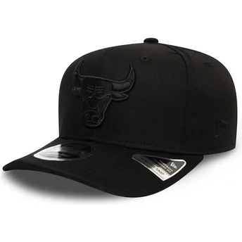 cappellino-curvo-nero-snapback-con-logo-nero-9fifty-tonal-stretch-snap-di-chicago-bulls-nba-di-new-era