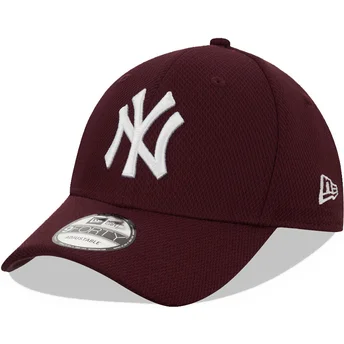 cappelli-curva-rosso-cinghia-regolabile-granate-9forty-diamond-era-dei-new-york-yankees-mlb-di-new-era