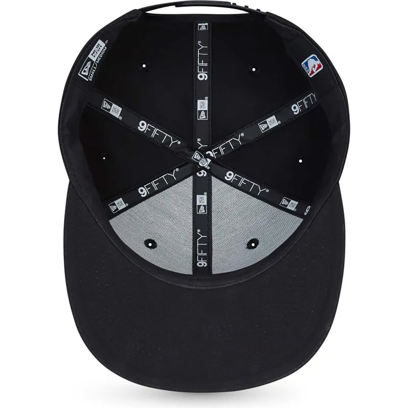 cappello-piatto-nero-snapback-con-logo-nero-9fifty-dei-chicago-bulls-nba-di-new-era