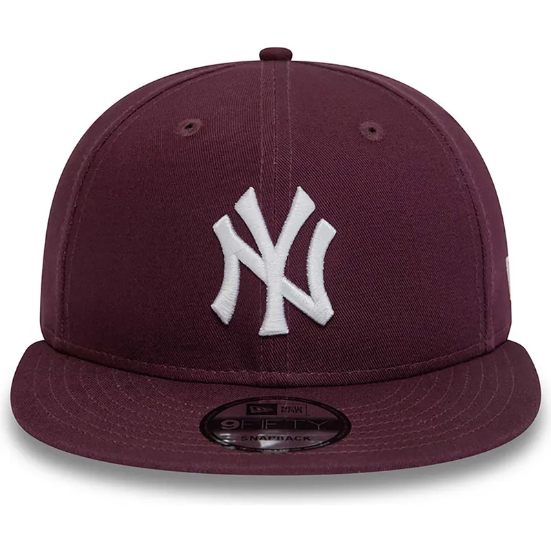 cappelli-piatta-rosso-snapback-granate-9fifty-essential-dei-new-york-yankees-mlb-di-new-era