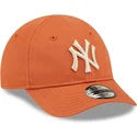 cappelli-curva-arancia-cinghia-regolabile-per-bambino-pequeno-9forty-league-essential-dei-new-york-yankees-mlb-di-new-era