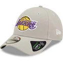cappelli-curva-grigio-cinghia-regolabile-9forty-repreve-dei-los-angeles-lakers-nba-di-new-era
