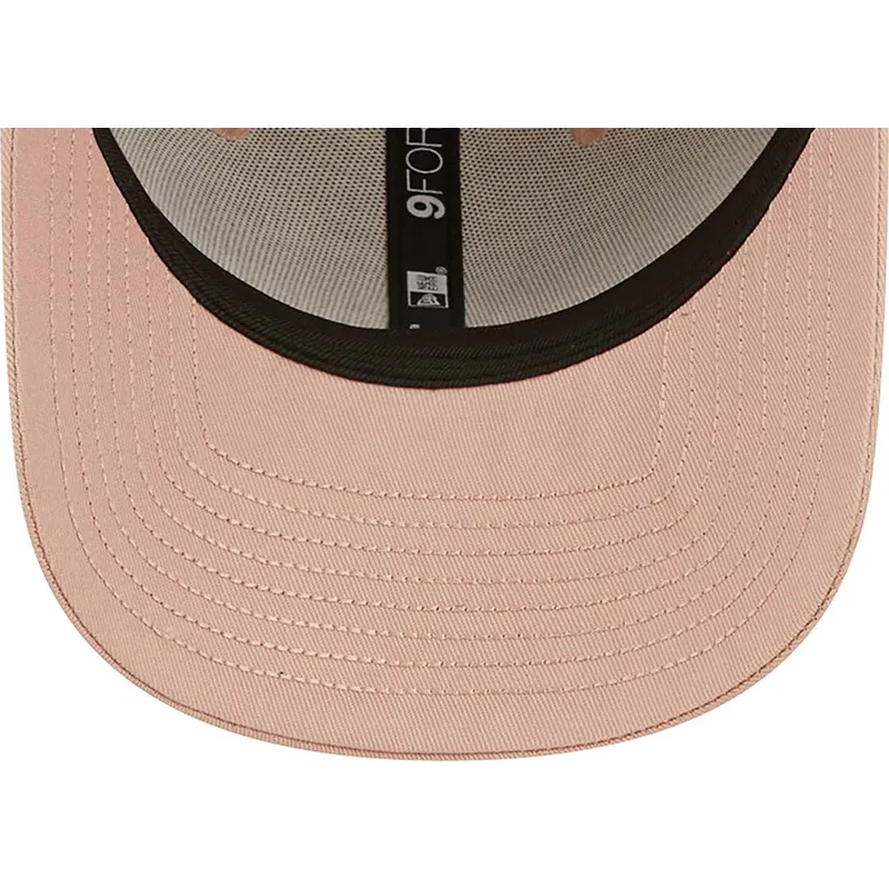cappelli-curva-rosa-cinghia-regolabile-9forty-di-new-era