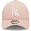 cappellino-curvo-rosa-regolabile-9twenty-league-essential-dei-new-york-yankees-mlb-di-new-era