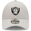 cappelli-curva-grigio-cinghia-regolabile-9forty-repreve-dei-las-vegas-raiders-nfl-di-new-era