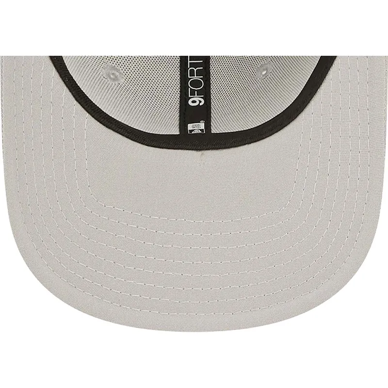 cappelli-curva-grigio-cinghia-regolabile-9forty-repreve-dei-las-vegas-raiders-nfl-di-new-era